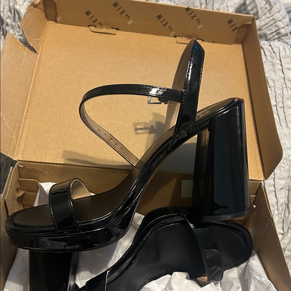 Mix No. 6 Glossy Black Block Heel Sandals - Picture 2 of 3